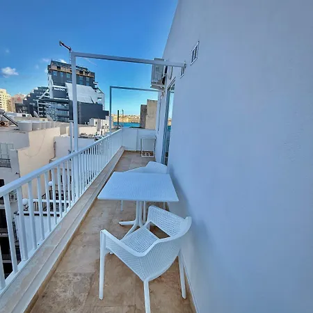 Panoramic & Jacuzzi Sliema Penthouse Lägenhet *