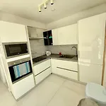 Valletta View With Mspa Jacuzzi On Terrace & Seaview Penthouse Apartment Gzira