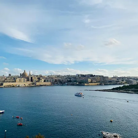 Panoramic & Jacuzzi Sliema Penthouse Apartament *
