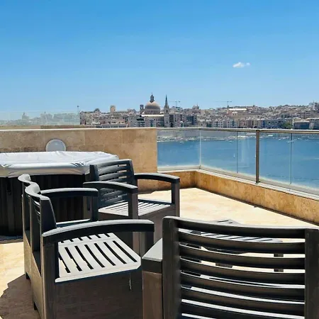 Valletta View With Mspa Jacuzzi On Terrace & Seaview Penthouse Gzira
