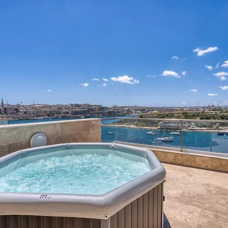 Panoramic & Jacuzzi Sliema Penthouse Gzira