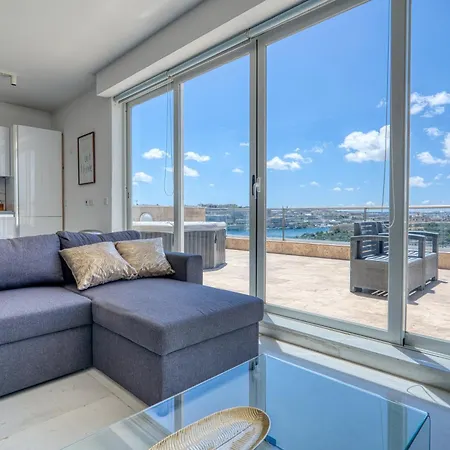 Апартаменты Panoramic & Jacuzzi Sliema Penthouse Gzira