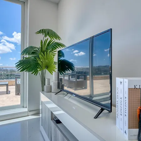 Апартаменты Panoramic & Jacuzzi Sliema Penthouse Gzira