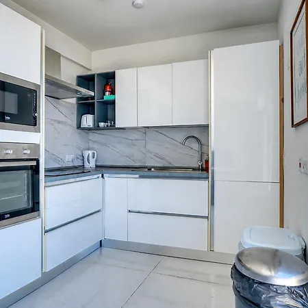 Апартаменты Panoramic & Jacuzzi Sliema Penthouse Gzira