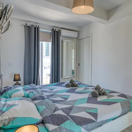 Panoramic & Jacuzzi Sliema Penthouse Апартаменты Gzira
