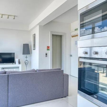 Panoramic & Jacuzzi Sliema Penthouse * Gzira