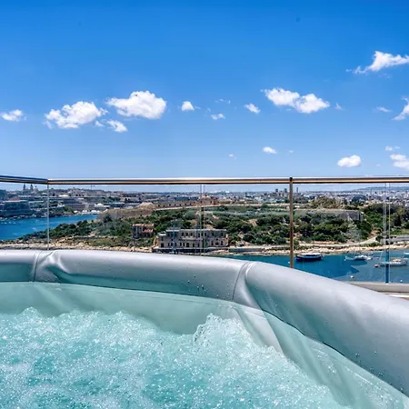 Panoramic & Jacuzzi Sliema Penthouse *