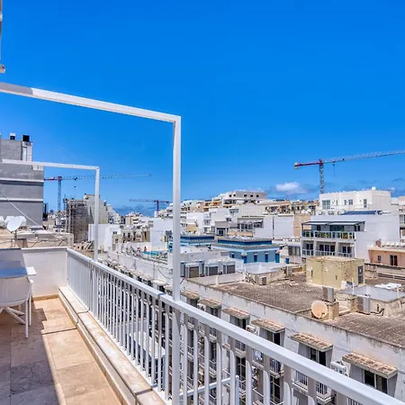 Panoramic & Jacuzzi Sliema Penthouse *