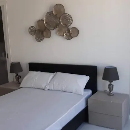 Panoramic & Jacuzzi Sliema Penthouse *
