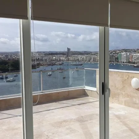 Panoramic & Jacuzzi Sliema Penthouse *