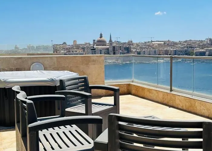Valletta View With Mspa Jacuzzi On Terrace & Seaview Penthouse Gzira