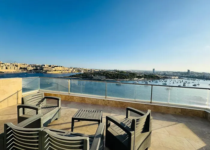 Valletta View With Mspa Jacuzzi On Terrace & Seaview Penthouse Apartment