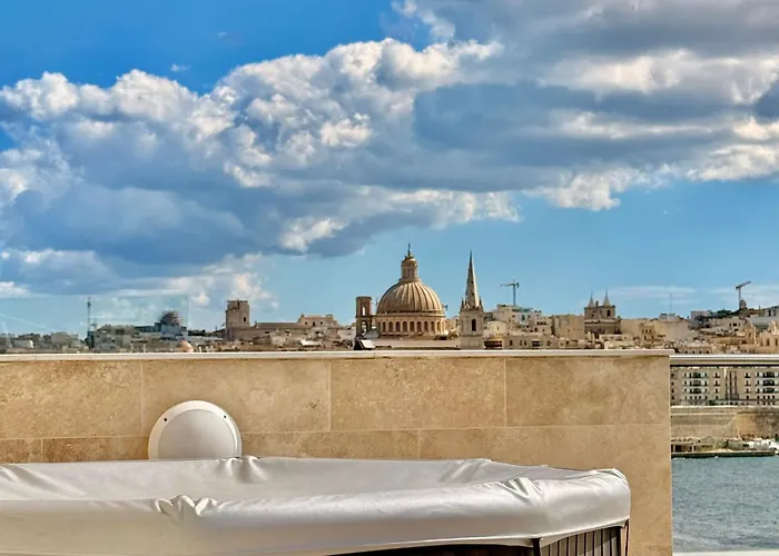 Valletta View With Mspa Jacuzzi On Terrace & Seaview Penthouse Gzira